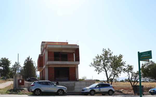 Θεσσαλονίκη: Πέθανε ο εργολάβος που βρέθηκε σε φρεάτιο οικοδομής - Ανοίγουν οι έρευνες της ΕΛΑΣ