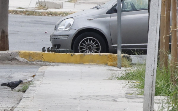 Κερατσίνι: 4 χειροβομβίδες, περίστροφο και γκλοπ στο τσαντάκι που «ξεφορτώθηκαν» οι επιβάτες της μηχανής στην καταδίωξη