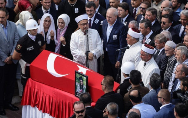 Τουρκία: Λαϊκό προσκύνημα στην κηδεία της ακτιβίστριας που σκοτώθηκε σε διαδήλωση στη Δυτική Όχθη