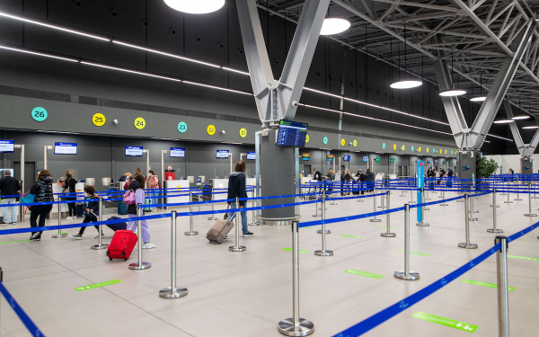 ΙΝΣΕΤΕ: 2,6 εκατ. ταξιδιώτες περισσότεροι ήρθαν στην Ελλάδα το 2024 - Η αύξηση στο αεροδρόμιο Μακεδονία