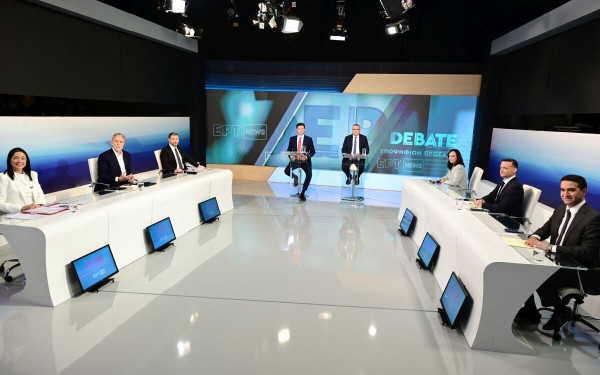 ΠΑΣΟΚ: Με «συντροφικά βέλη» ολοκληρώθηκε το ντιμπέιτ των υποψήφιων προέδρων - Οι τελικές τους τοποθετήσεις (βίντεο)