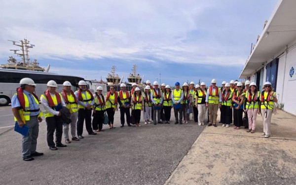 Στο FSRU Αλεξανδρούπολης οι πρέσβεις των κρατών μελών της ΕΕ - Στο επίκεντρο και ο «Κάθετος Διάδρομος»