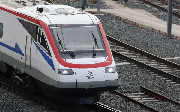 Πυρκαγιά στον Ασπρόπυργο - Καθυστερήσεις και ακυρώσεις στα δρομολόγια των τρένων της Hellenic Train