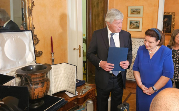 Επαναπατρίστηκε αρχαίο αγγείο από την Ιταλία - Είχε δοθεί ως δώρο όταν επιστράφηκαν στην Ελλάδα τα Δωδεκάνησα (φωτ.)