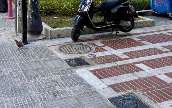 Θεσσαλονίκη: Τοποθετήθηκαν βυθιζόμενα κολωνάκια στην Δ. Γούναρη (φωτ.)