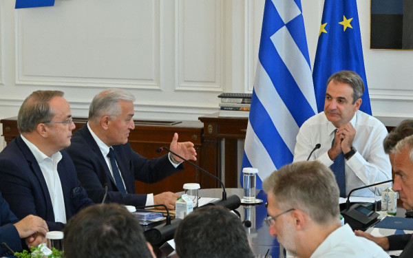 ΚΕΔΕ σε Κ. Μητσοτάκη: Να ξεπαγώσουν οι προσλήψεις για τους δήμους - Πακέτο 450 εκατ. ευρώ για να τα βγάλουν πέρα