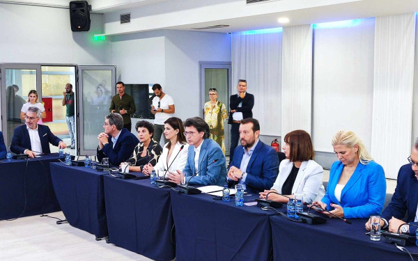 Συνάντηση Παππά με τους παραγωγικούς φορείς της Β. Ελλάδας: «Λύσεις όπως το FlyOver είναι το game over της κοινής λογικής» (φωτ.)