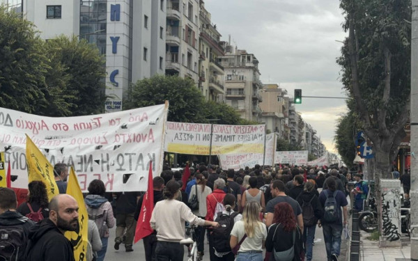 Θεσσαλονίκη: Με πορεία τιμήθηκε η μνήμη του Παύλου Φύσσα 11 χρόνια μετά τη δολοφονία του (βίντεο, φωτ.)