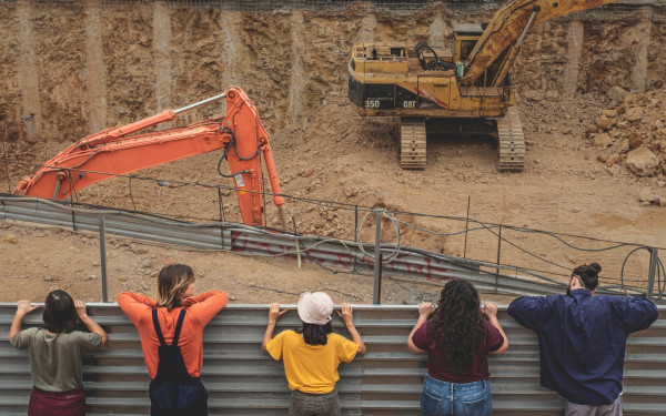 «ΠΡΟΣΟΧΗ: ΕΚΤΕΛΟΥΝΤΑΙ ΕΡΓΑ»: Η παράσταση για το Μετρό της Θεσσαλονίκης επιστρέφει