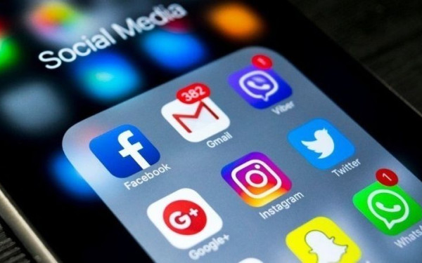 Πάσχα και social media - Από το βίωμα στο «content» των κοινωνικών δικτύων
