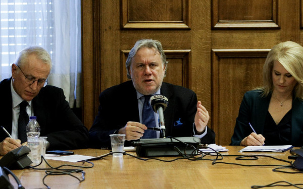 ΣΥΡΙΖΑ: «Σφάζονται» Τζάκρη - Ραγκούσης - Προαναγγελία μηνύσεων και δάκρυα on air (βίντεο)