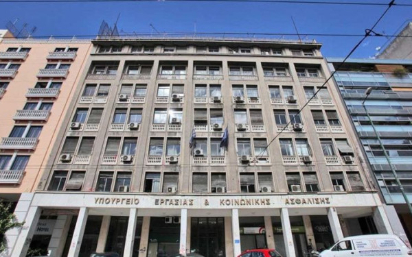 Υπουργείο Εργασίας κατά ΓΣΕΕ: «Ακατανόητη η στάση της στο ζήτημα της αύξησης του κατώτατου μισθού»