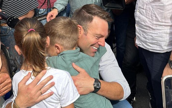 Στο Ηράκλειο Αττικής ο Στ. Κασσελάκης- «Εσείς θα είστε ο νέος ΣΥΡΙΖΑ»