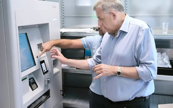 Μετρό Θεσσαλονίκης: Ο Νίκος Ταχιάος σε ρόλο... επιβάτη έκανε τεστ στο σύστημα εισιτηρίων και εξηγεί πώς λειτουργεί (βίντεο, φωτ.)