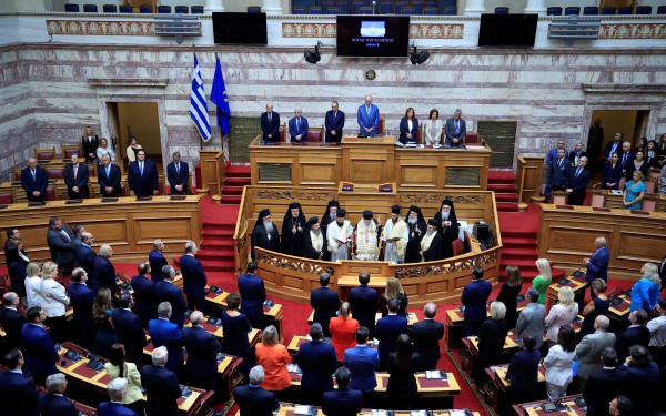 Βουλή: Τελέστηκε παρουσία Ιερώνυμου και Πολιτικών Αρχηγών ο Αγιασμός της Β' Συνόδου (φωτ.)