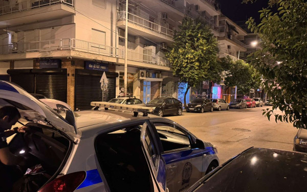 Θεσσαλονίκη: Αιματηρό επεισόδιο στη Μ. Μπότσαρη - Στο νοσοκομείο τρία άτομα, στη ΜΕΘ ο ένας (φωτ.)