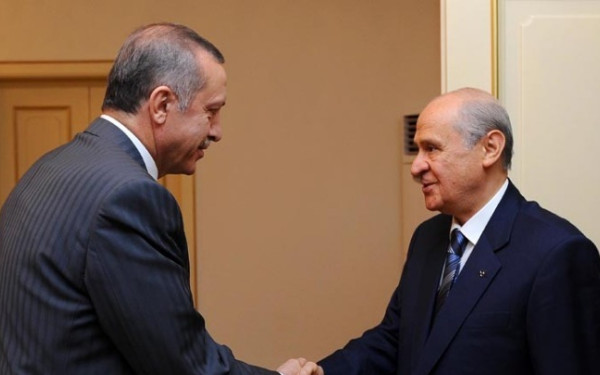 Τουρκία: Ο Μπαχτσελί προτείνει συνταγματική αναθεώρηση για να επιτραπεί στον Ερντογάν να ανανεώσει τη θητεία του