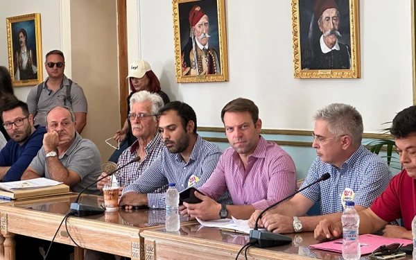 Στην Τρίπολη ο Κασσελάκης - Συμμετείχε στη συνεδρίαση της Περιφερειακής Επιτροπής για τις ανεμογεννήτριες