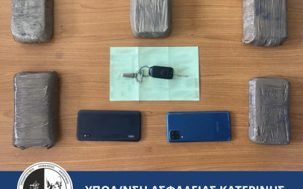 Κατερίνη: Έκρυψαν πάνω από 3 κιλά ηρωίνης σε ρεζέρβα αυτοκινήτου (φωτ.)