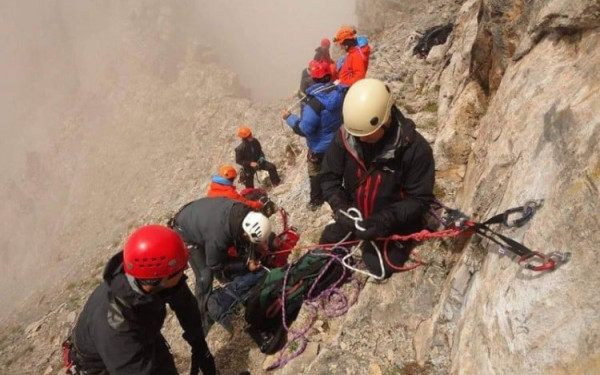 Όλυμπος: Δάκρυα συγκίνησης από τον τραυματισμένο ορειβάτη - Το «ευχαριστώ» στους πυροσβέστες που του έσωσαν τη ζωή