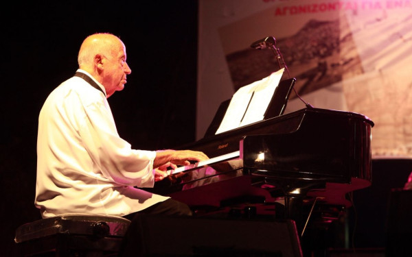 Συγκίνηση για την απώλεια του Μίμη Πλέσσα, του συνθέτη που μας σημάδεψε