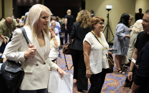 ΣΥΡΙΖΑ-ΠΣ: Και η Τζάκρη ζητάει την παραίτηση Σβίγκου - Ο Γραμματέας του κόμματος δεν είναι κομματάρχης, είπε