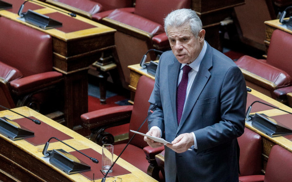 ΝΔ: Μένει ανοιχτό το μέτωπο των «11» με νέα ερώτηση του Γ. Βλάχου στον Κ. Χατζηδάκη για τα «κόκκινα δάνεια»