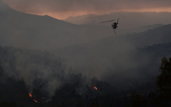 Κορινθία: Χωρίς ενεργό μέτωπο η πυρκαγιά στο Ξυλόκαστρο - «Μάχη» με τις διάσπαρτες εστίες