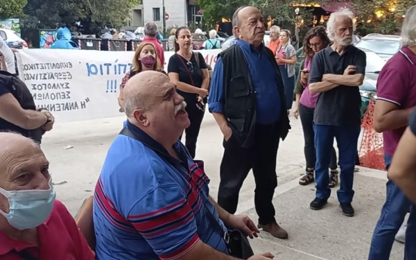 Ανάπηροι καταγγέλλουν πλειστηριασμούς σπιτιών ΑμεΑ - Διαδήλωσαν στο υπουργείο Κοινωνικής Συνοχής και Οικογένειας (βίντεο)