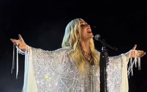 Συναυλία για τα Τέμπη: Η Βίσση παραχώρησε τη σκηνή από την εμφάνισή της στο Καλλιμάρμαρο (βίντεο)