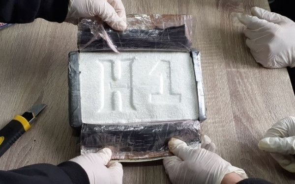 Χειροπέδες σε δύο υψηλόβαθμα στελέχη της Καμόρα - Το δαιδαλώδες δίκτυο διακίνησης κοκαΐνης