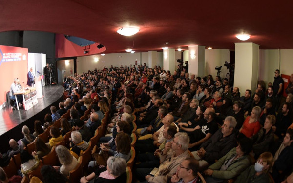 Διμέτωπη επίθεση Κουτσούμπα κατά κυβέρνησης και «βολικής» αντιπολίτευσης από τα Ιωάννινα (βίντεο)