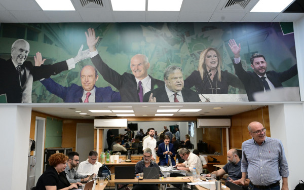 Επανεξελέγη πρόεδρος του ΠΑΣΟΚ- ΚΙΝΑΛ με 59,92% ο Νίκος Ανδρουλάκης έναντι του 40,08% του Χάρη Δούκα