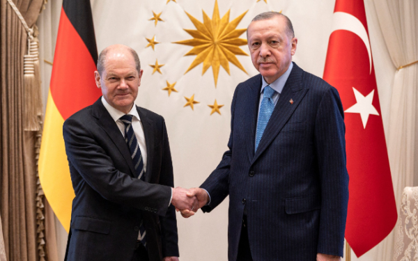 Στην Τουρκία ο Σολτς - Eurofighter και όπλα για το ναυτικό στην ατζέντα της συνάντησης με Ερντογάν