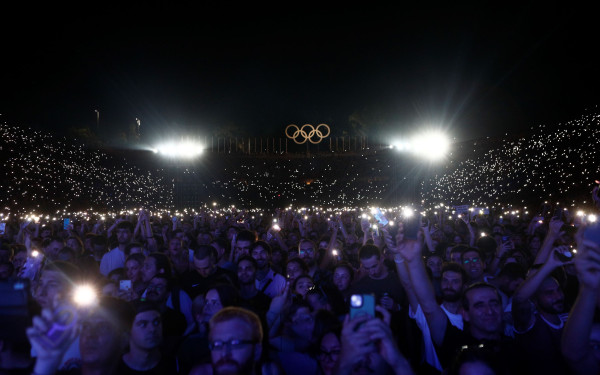 Τέμπη: «Να φτάσουν οι φωνές μας μέχρι τα άστρα» - Πλήθος κόσμου στη μεγάλη συναυλία (φωτ.)