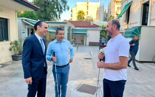 Παγκόσμια Ημέρα Λευκού Μπαστουνιού: Συνάντηση Θεμιστοκλέους με τoν πρόεδρο του Πανελληνίου Συνδέσμου Τυφλών