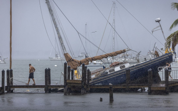 ΗΠΑ: Στους 10 οι νεκροί από τον «Μίλτον» παρότι εξασθένησε σημαντικά πριν σαρώσει τη Φλόριντα (βίντεο, φωτ.)