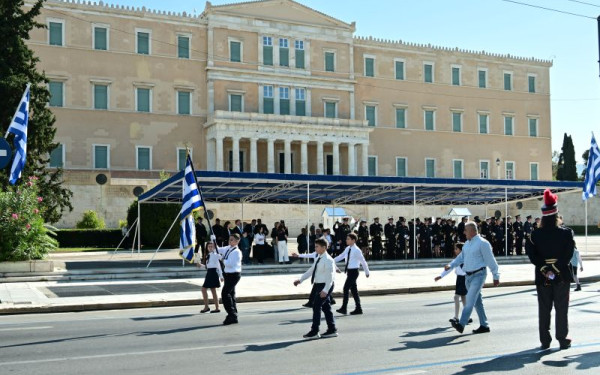 Αθήνα: Ολοκληρώθηκε η μαθητική παρέλαση για την επέτειο της 28ης Οκτωβρίου (φωτ.)