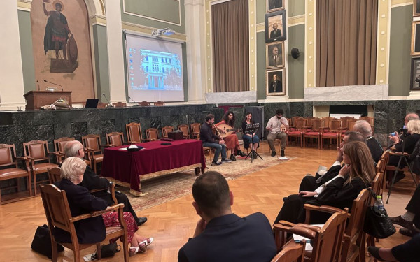 Επίτιμος διδάκτορας της Φιλολογίας του ΑΠΘ ο Ντ. Χόλτον του Κέιμπριτζ (φωτ.)