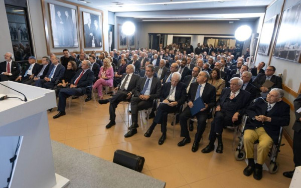 Δεν έλιωσαν οι πάγοι στη χθεσινή «συνεύρεση» Μητσοτάκη - Καραμανλή - Σαμαρά (φωτ.)