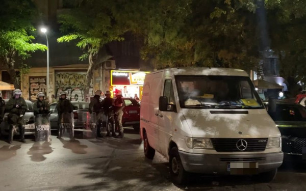 Ένταση και προσαγωγές μετά την πορεία για τη σύλληψη ζευγαριού με το μωρό του (βίντεο)