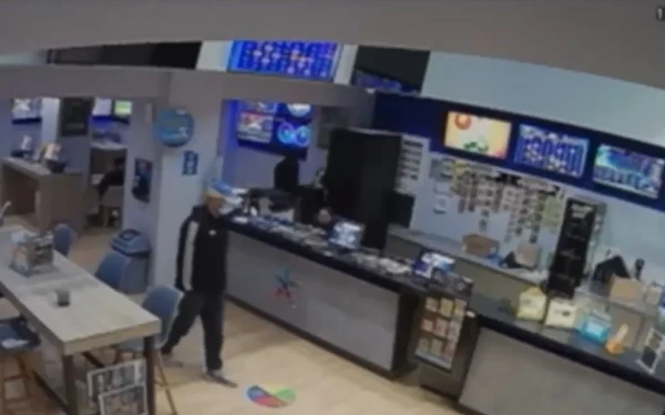 Βίντεο ντοκουμέντο από ένοπλη ληστεία σε κατάστημα στον Εύοσμο - Αφαίρεσαν από το ταμείο 16.000 ευρώ