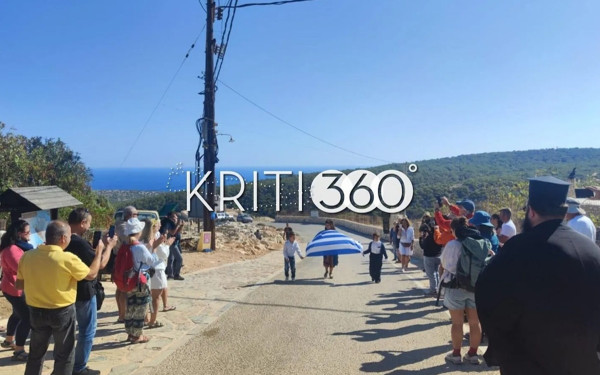 Θερμό χειροκρότημα για τους δύο μαθητές δημοτικού που παρέλασαν στην Γαύδο