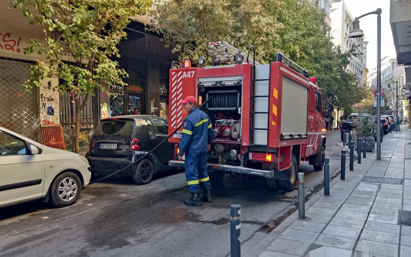 Θεσσαλονίκη: Φωτιά σε φρεάτιο στο κέντρο