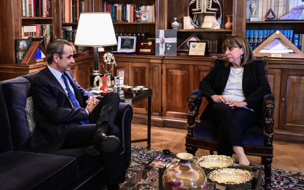 Μητσοτάκης σε Σακελλαροπούλου: «Οι ελληνοαμερικανικές σχέσεις είναι στρατηγικές - Η κυβέρνηση παραμένει σταθερά προσηλωμένη στη μείωση φόρων»