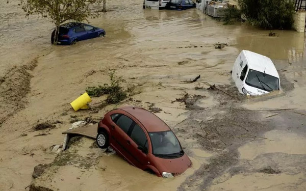 Ισπανία: Δάκρυα χαράς μετά την αγωνία - Οικογένεια ενώθηκε ξανά μετά τις καταστροφικές πλημμύρες