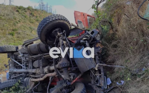 Τραγωδία στην Εύβοια: Νεκρός πυροσβέστης μετά την ανατροπή πυροσβεστικού οχήματος - Σοβαρά τραυματίας ο δεύτερος