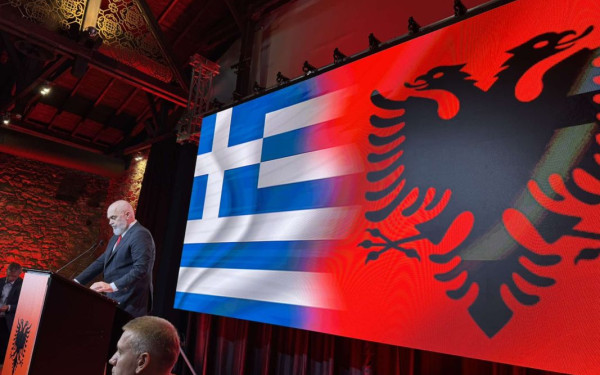 Ράμα: «Αλβανοί και Έλληνες είμαστε αδέλφια» - Εκατοντάδες κόσμου στην ομιλία του Αλβανού πρωθυπουργού στη Θεσσαλονίκη (βίντεο, φωτ.)