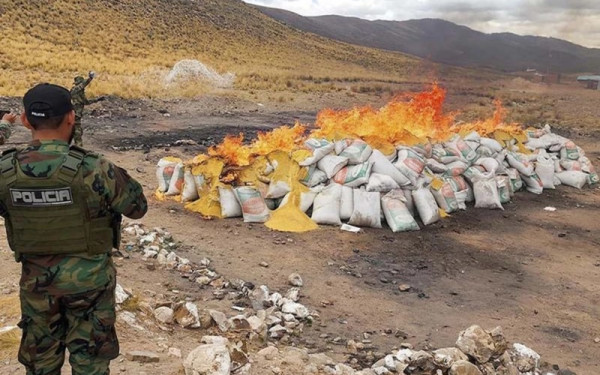 Βολιβία: Έκαψαν 21,6 τόνους κοκαΐνης έπειτα από κατάσχεση-ρεκόρ - «Προοριζόταν» για τη Γερμανία (βίντεο, φωτ.)