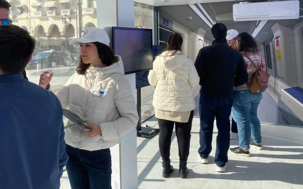 Ένα περίπτερο πληροφόρησης για τη λειτουργία του Μετρό στην καρδιά της Θεσσαλονίκης